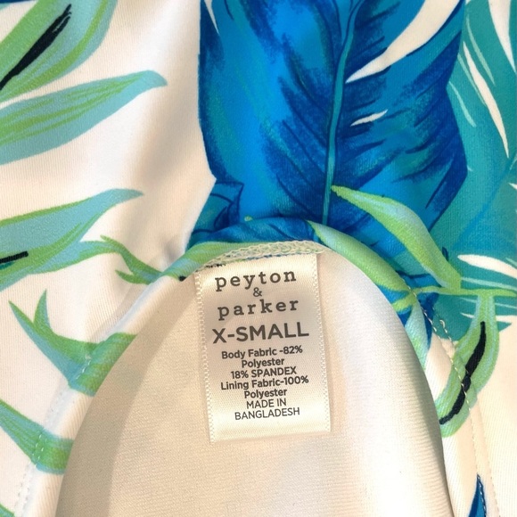 White tropical one piece swim printed blue/green leaf, molded cups adjustable - Picture 6 of 8